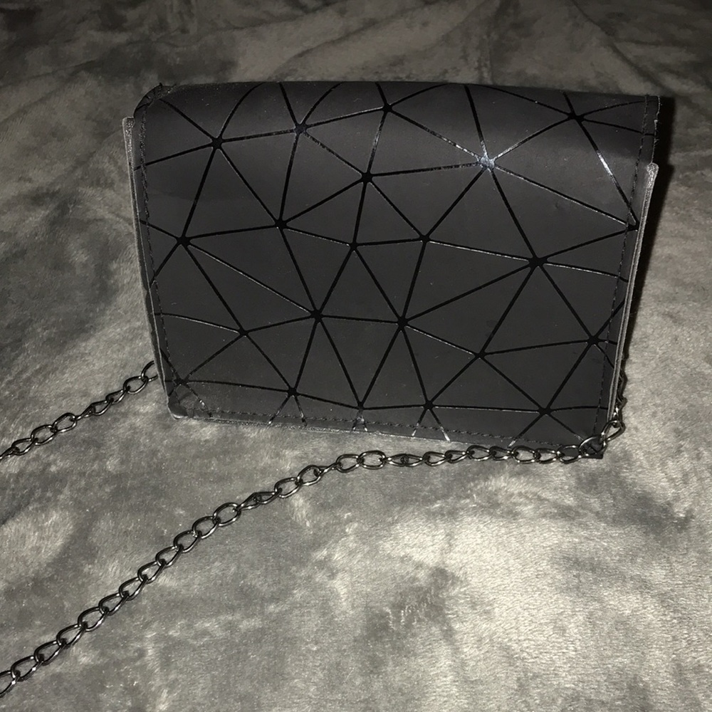 Black Heart Crossbody Purse - Picture 5 of 5